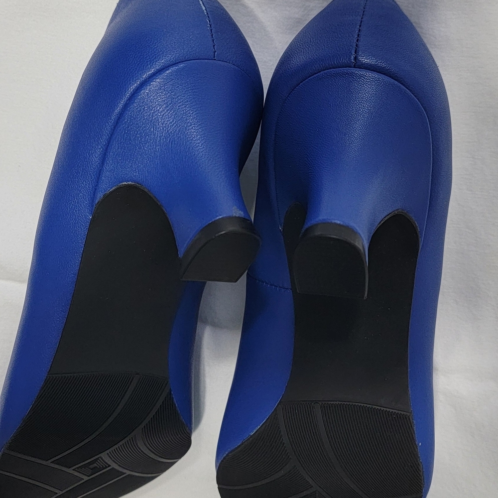 Array Blue Heels Minimalist Design - Picture 5 of 6